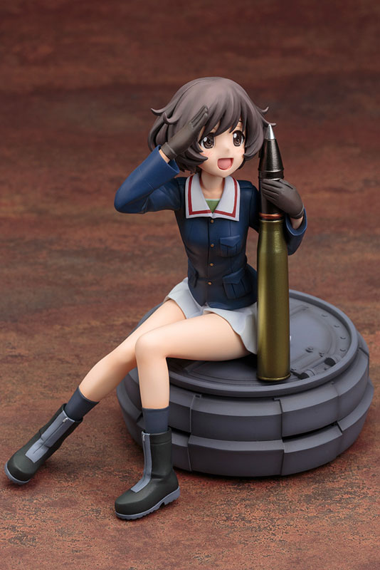 Girls und Panzer's Fluffy Haired Tank Otaku Yukari Akiyama 1 8 scale Complete Figure 01