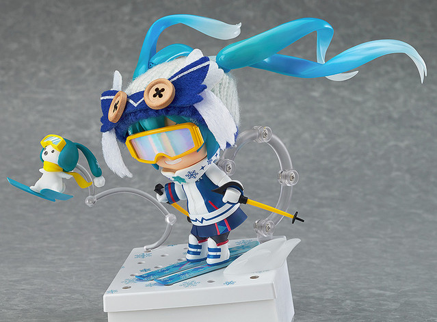 Snow Miku Figure 11