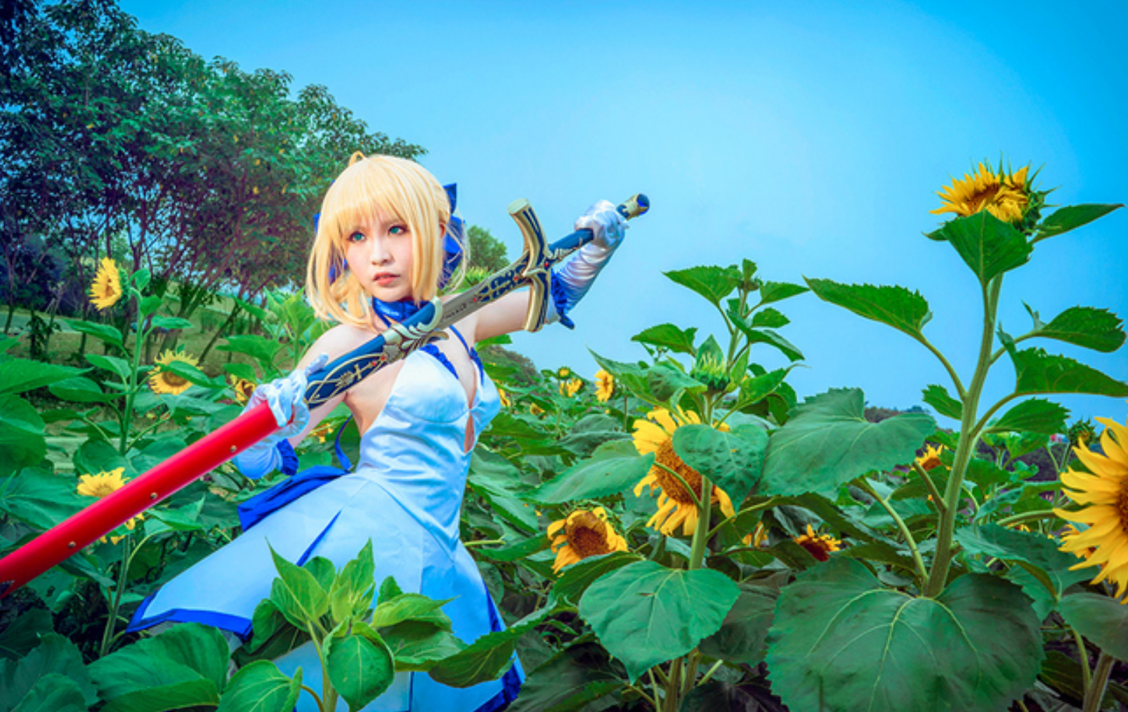 This Saber Lily Cosplayer Will Capture Your Heart in 10th Anniversery Type-Moon Photoset 4