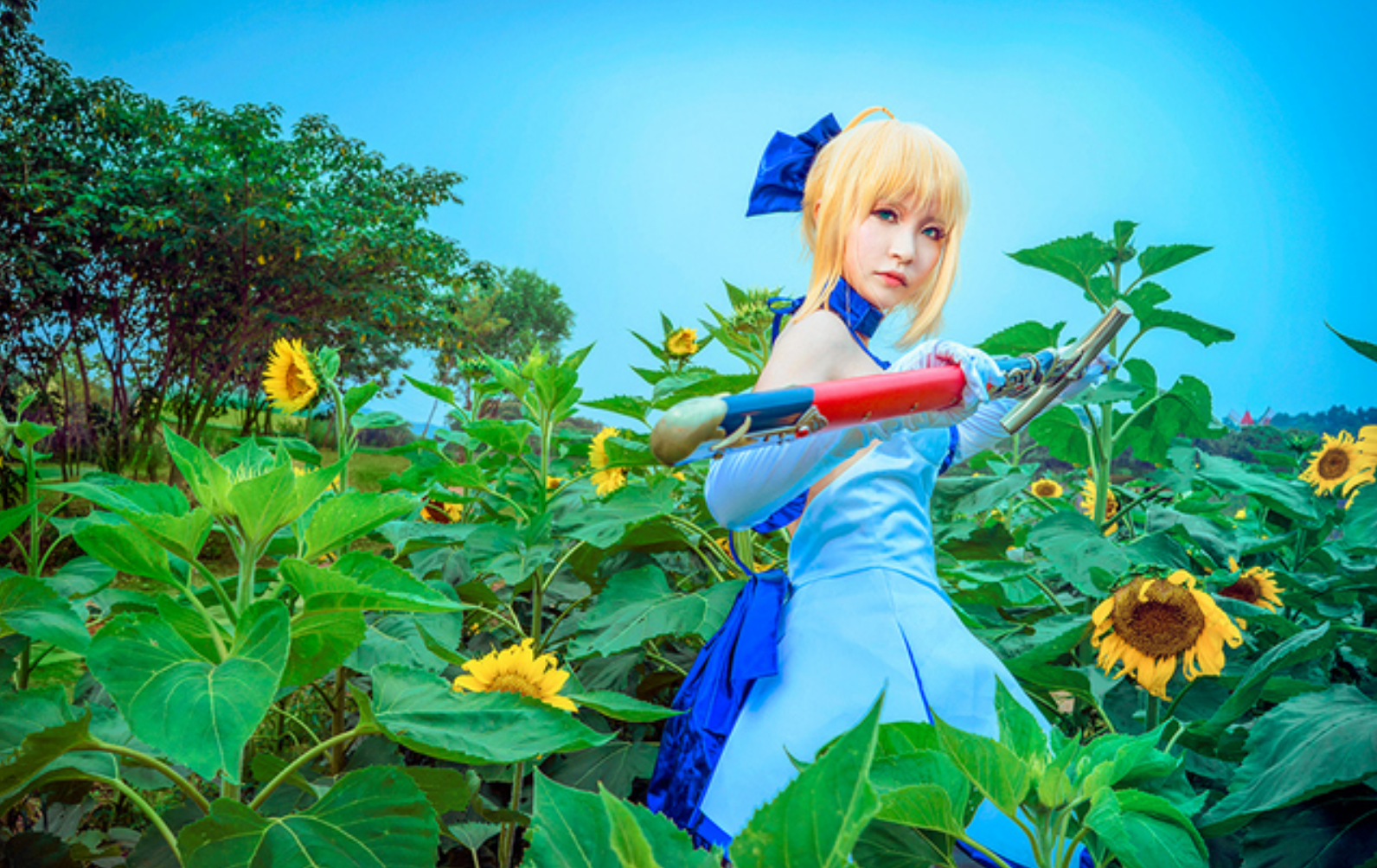 This Saber Lily Cosplayer Will Capture Your Heart in 10th Anniversery Type-Moon Photoset 5