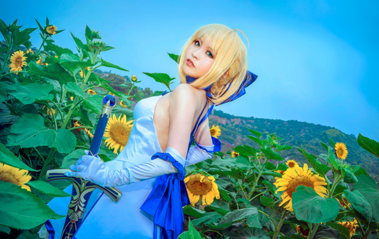This Saber Lily Cosplayer Will Capture Your Heart in 10th Anniversery Type-Moon Photoset 6