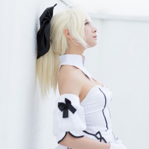This Saber Lily Cosplay by Usakichi Shows off the Feminine Qualities That Saber Lacks haruhichan.com Fate Stay Night Saber Cosplay 14